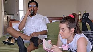 Scéna#4 pro video: Stepdaughter learns how to please her stepfather s...